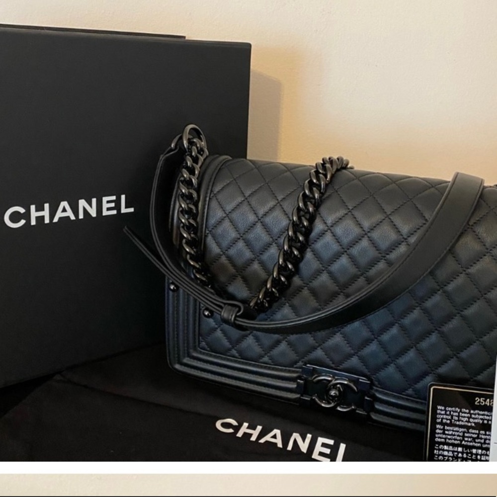 Like new, Chanel So Black New Medium Boy Bag